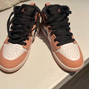 Air Jordan 1 Mid "Pink Quartz" sneakers